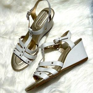 BANDOLINO Womens White Wedge Heel Strappy Slingback Sandal 8.5 M.  B84